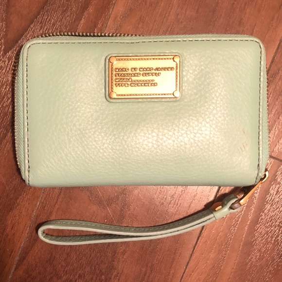 Marc Jacobs wristlet - Picture 1 of 6